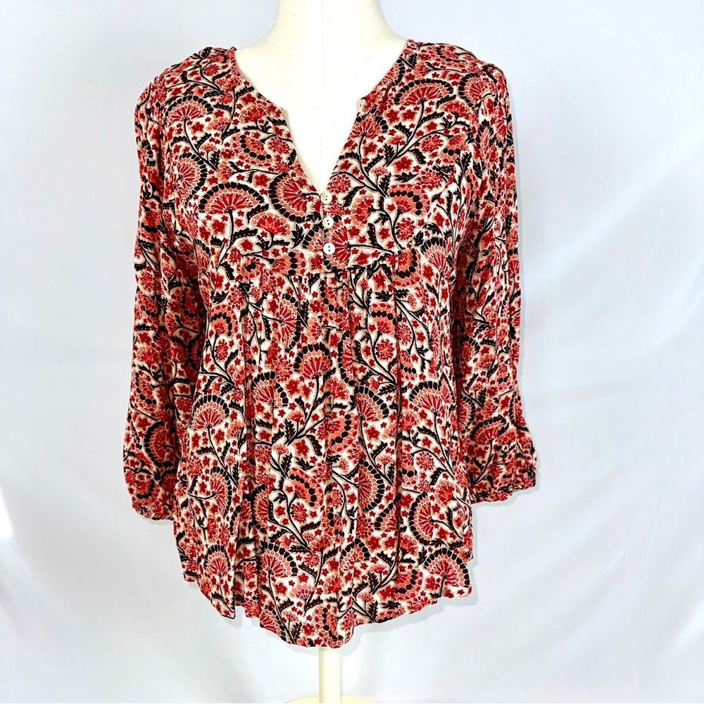Mason & Belle Floral Blouse V-neck with Rounded Bottom Size Small